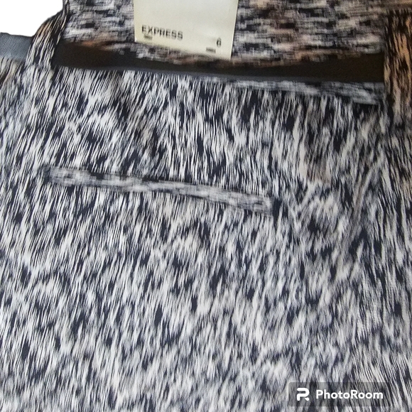 Express women's black/white cuffed bottom dress shorts size 6 - Picture 2 of 5
